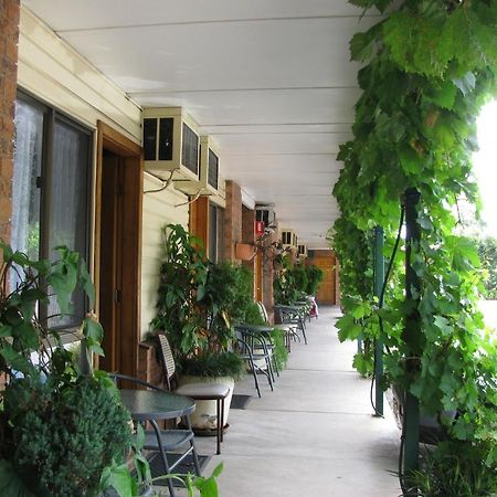 The Wayfarer Motel Масуэллбрук Экстерьер фото